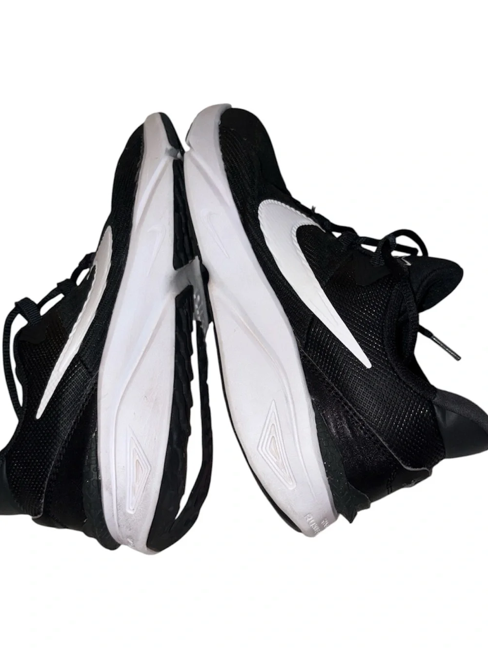 Nike Star Runner 4 GS Black White Anthracite Running Shoes Size 6Y